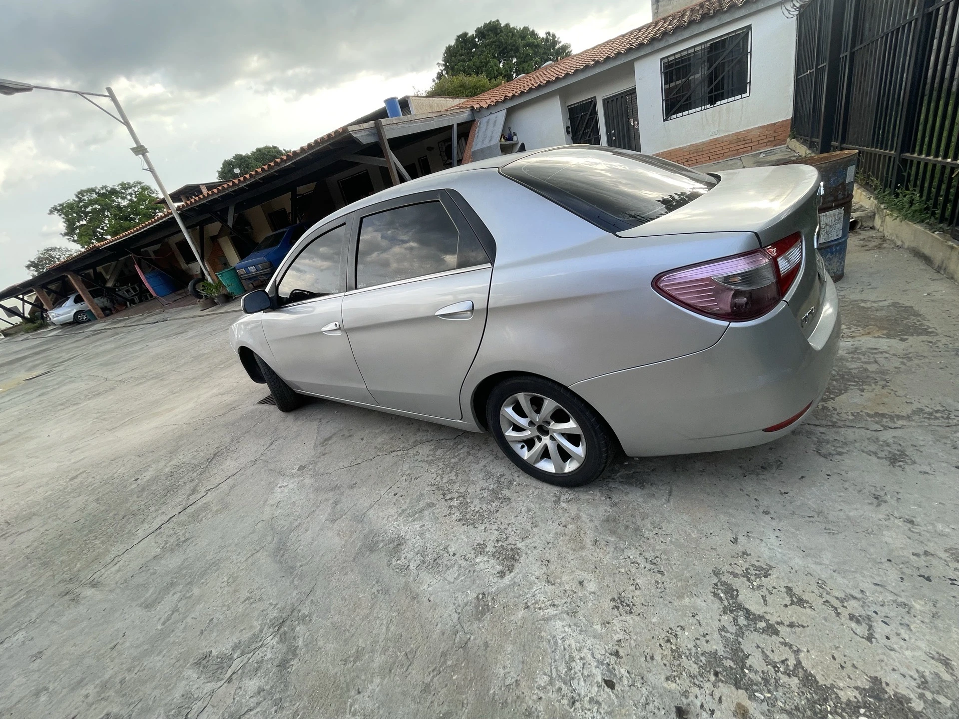 2013 Dongfeng S30 — photo 8