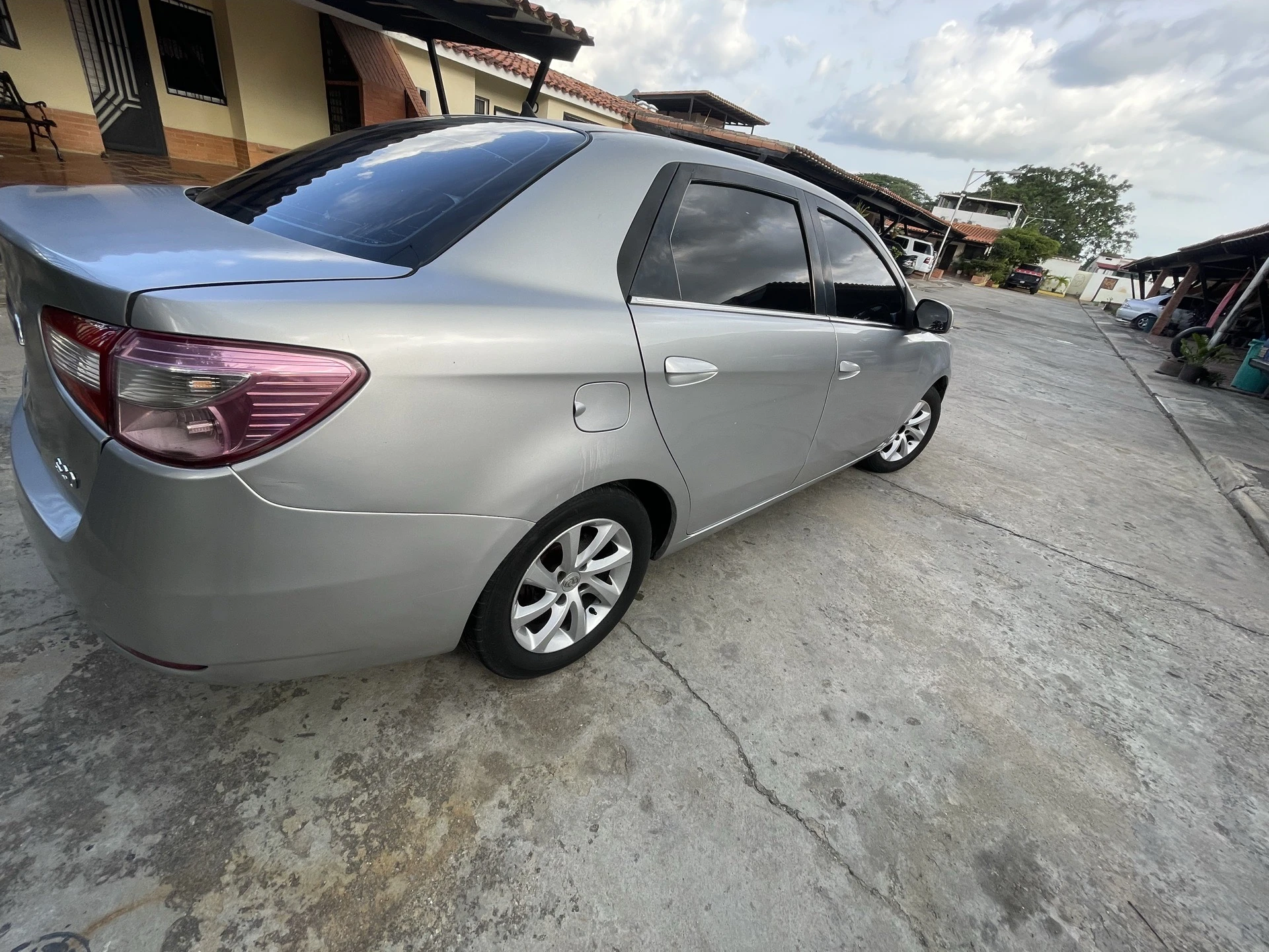 2013 Dongfeng S30 — photo 10