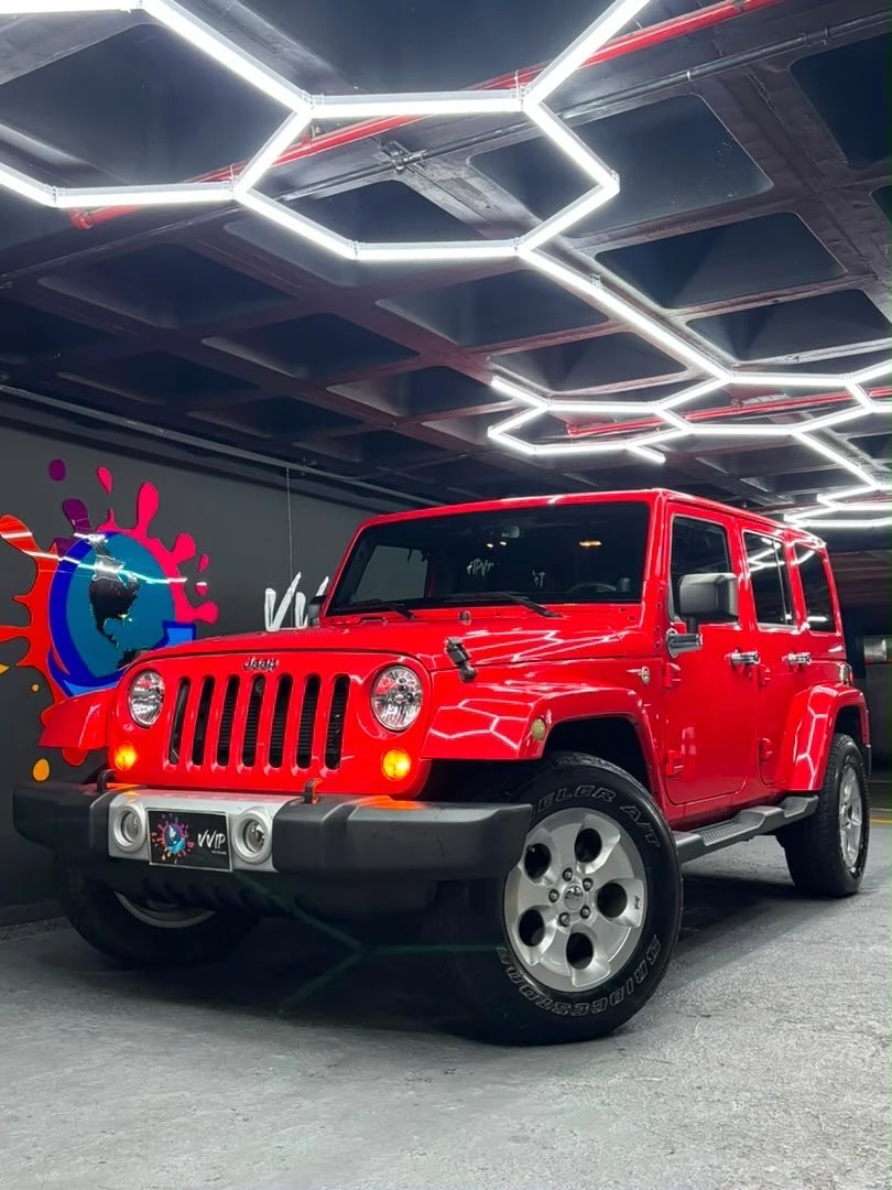 2013 Jeep Wrangler Unlimited Sahara — photo 2