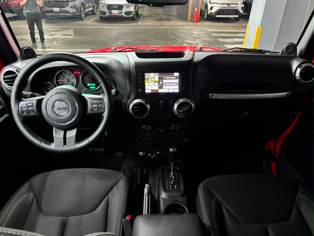 2013 Jeep Wrangler Unlimited Sahara — photo 10