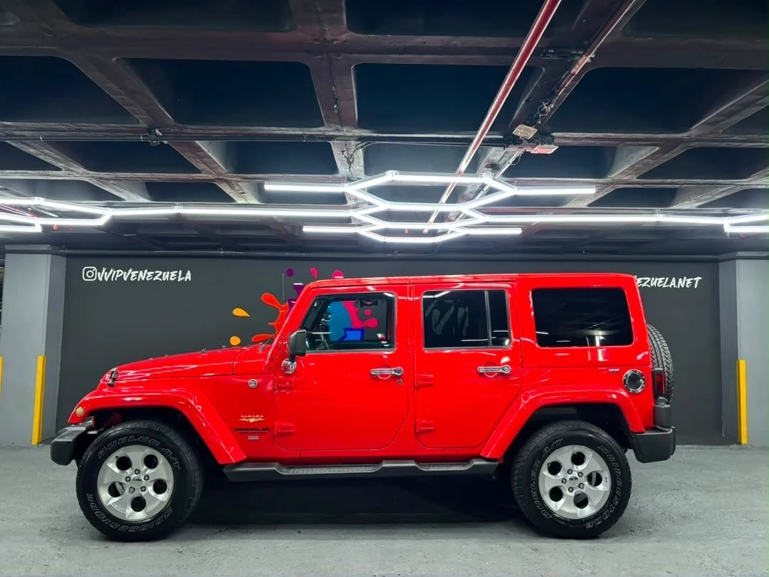 2013 Jeep Wrangler Unlimited Sahara — photo 7