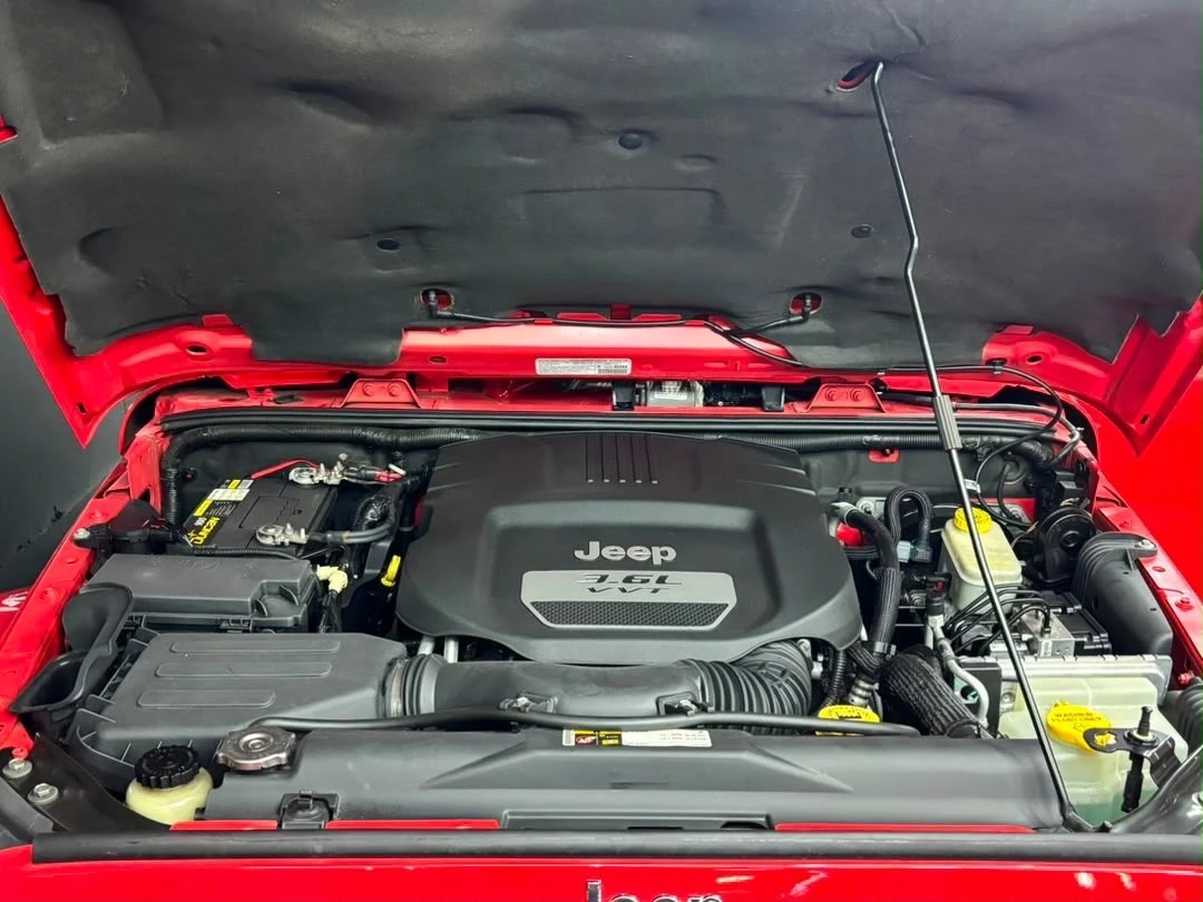2013 Jeep Wrangler Unlimited Sahara — photo 12