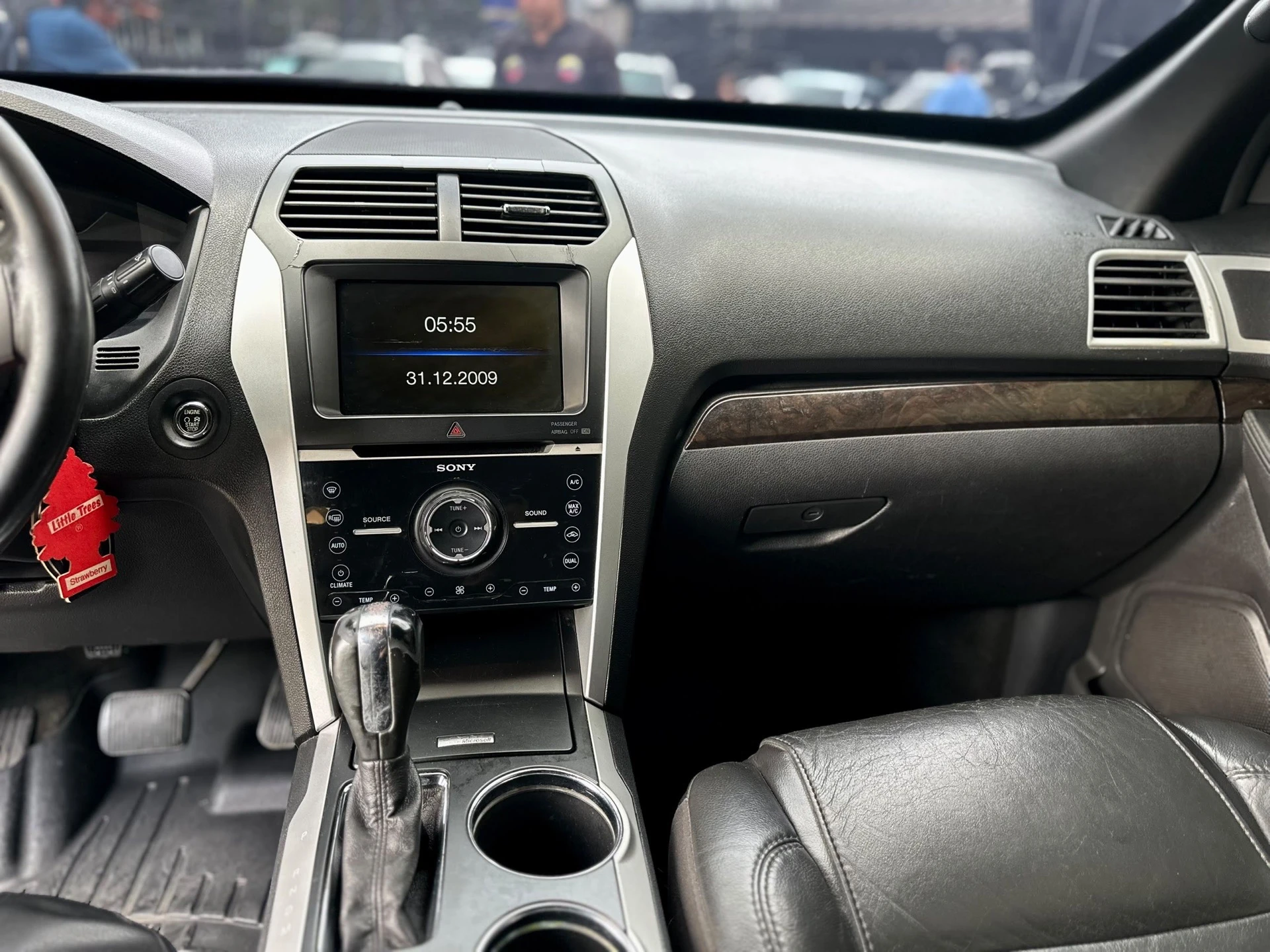 2012 Ford Explorer LIMITED — photo 2