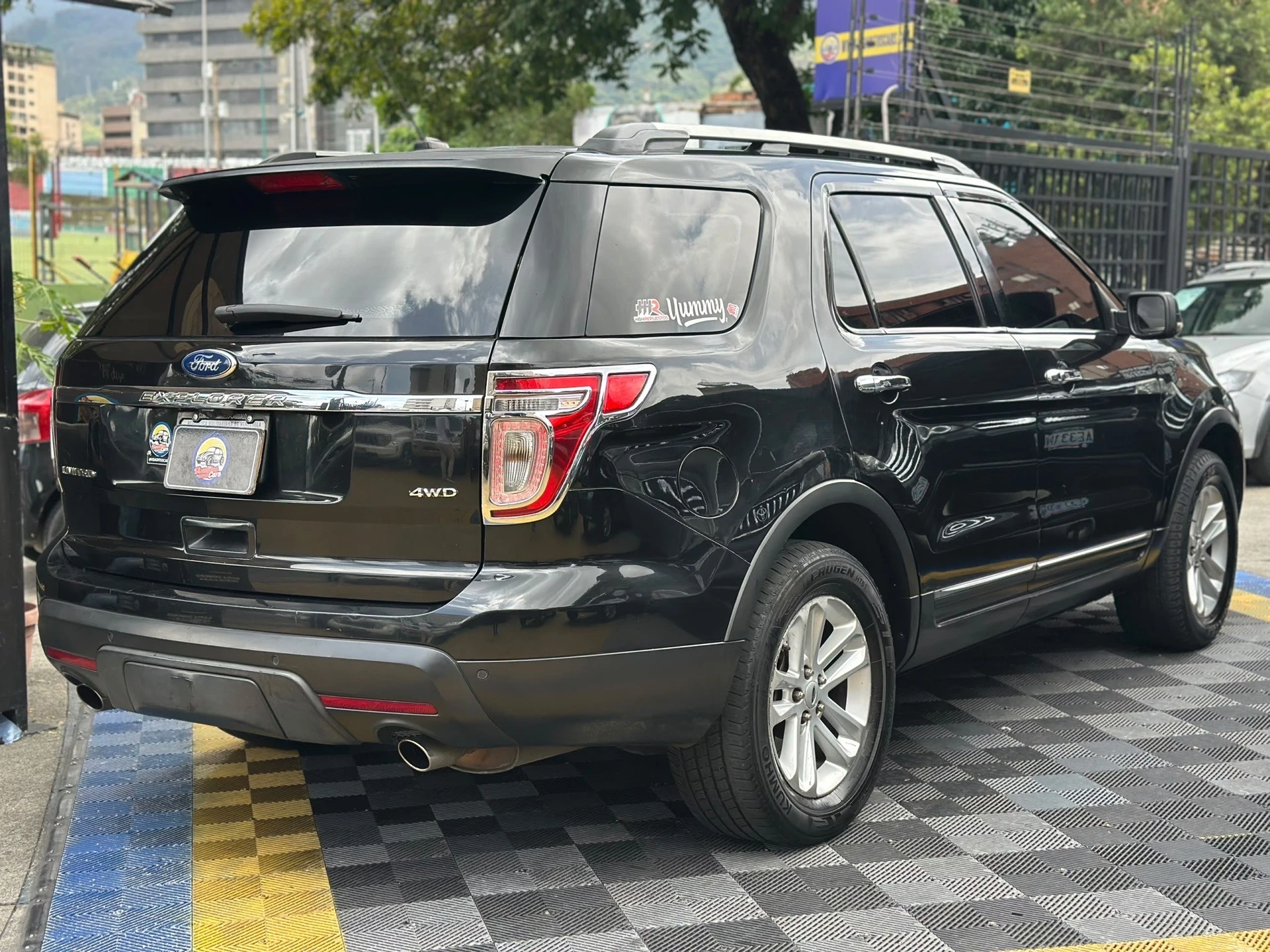 2012 Ford Explorer LIMITED — photo 10