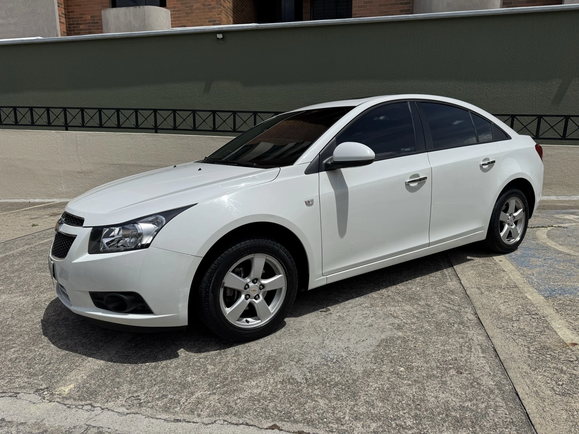 2013 Chevrolet Cruze — photo 2
