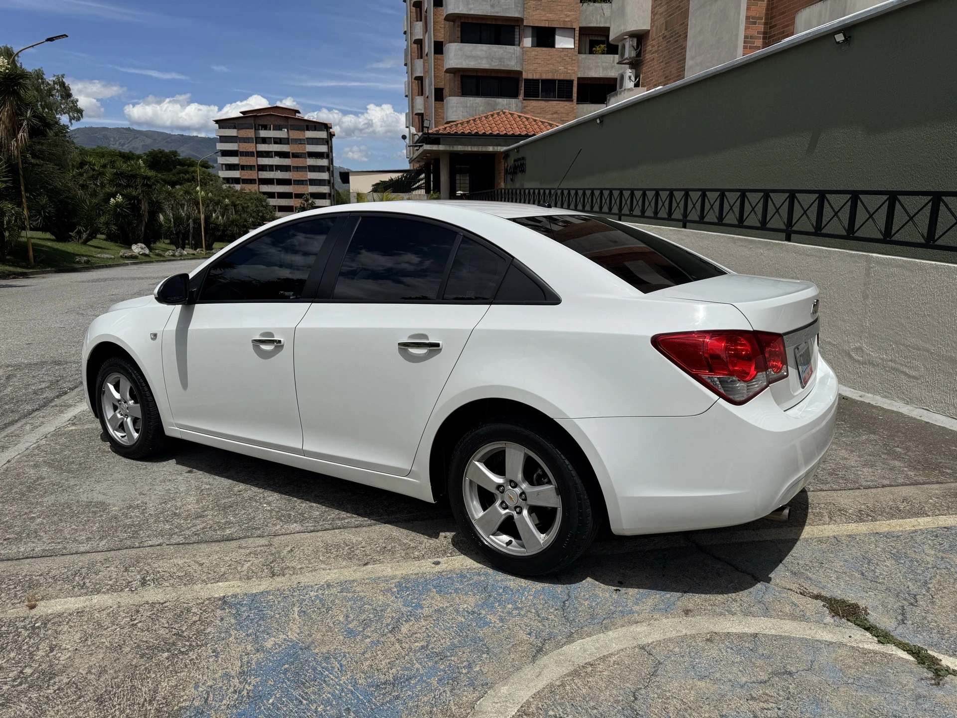 2013 Chevrolet Cruze — photo 4