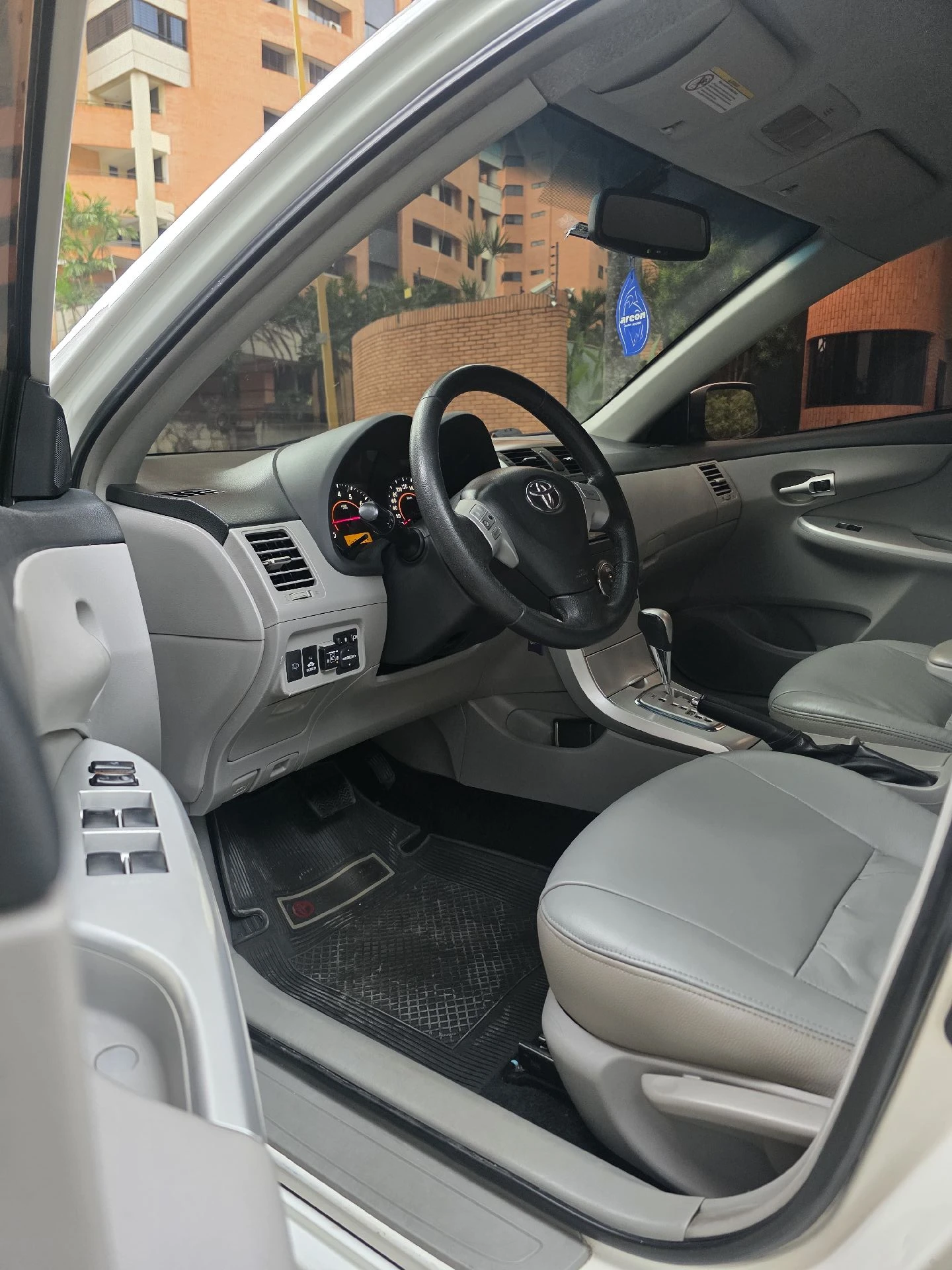 2014 Toyota Corolla GLI — photo 18