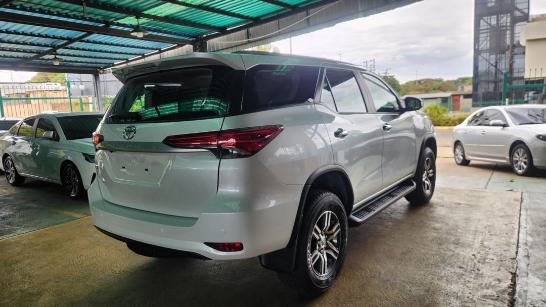 2025 Toyota Fortuner EXR — photo 4