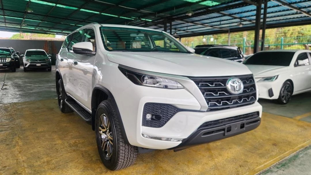 2025 Toyota Fortuner EXR — photo 2