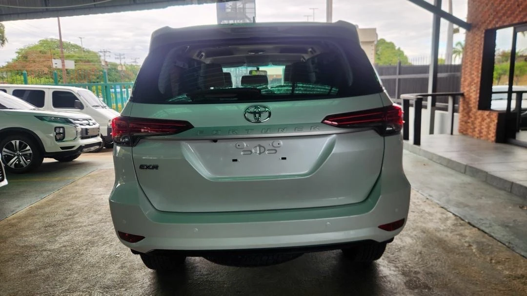 2025 Toyota Fortuner EXR — photo 5