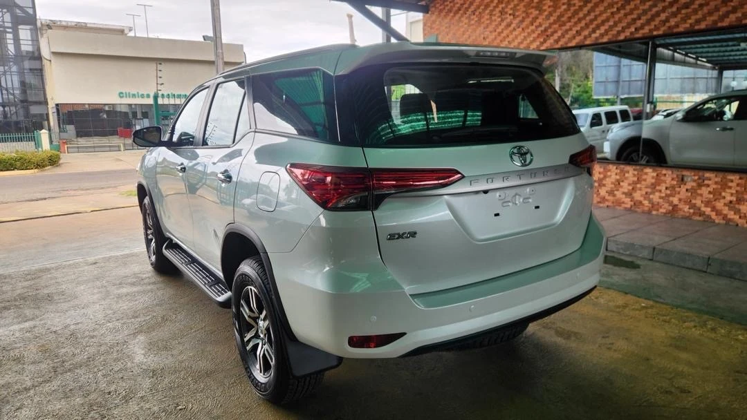 2025 Toyota Fortuner EXR — photo 6