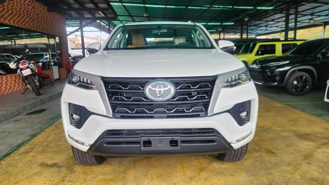 2025 Toyota Fortuner EXR — photo 11