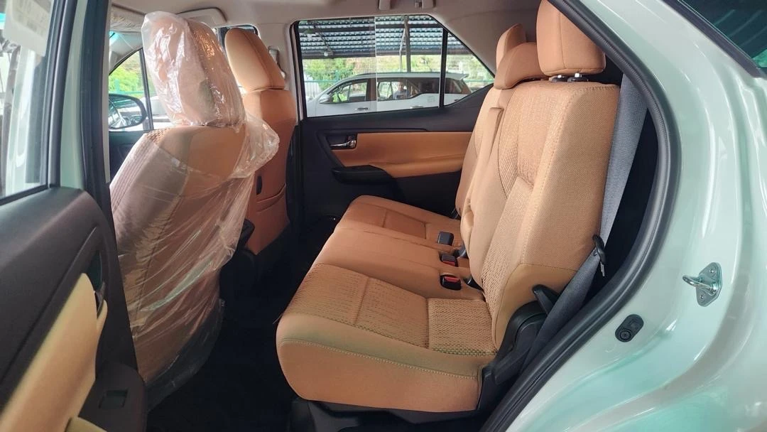 2025 Toyota Fortuner EXR — photo 9