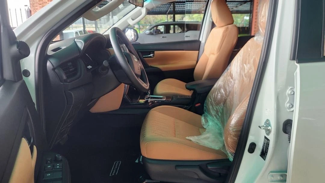 2025 Toyota Fortuner EXR — photo 10
