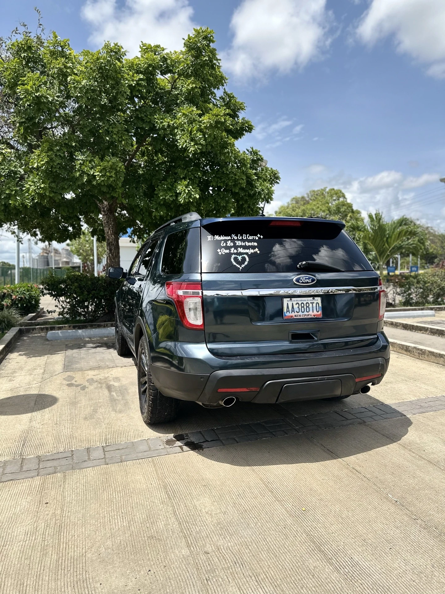 2011 Ford Explorer XLT — photo 3