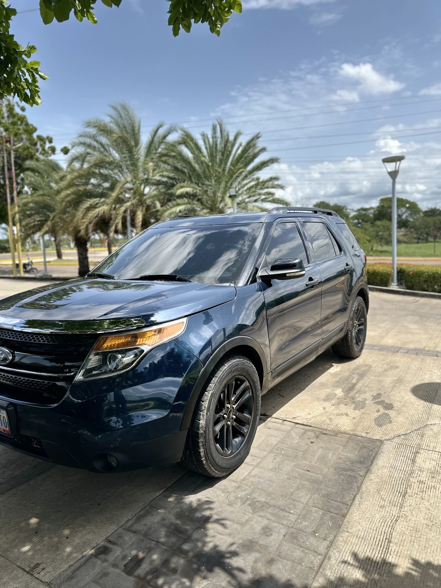 2011 Ford Explorer XLT — photo 4