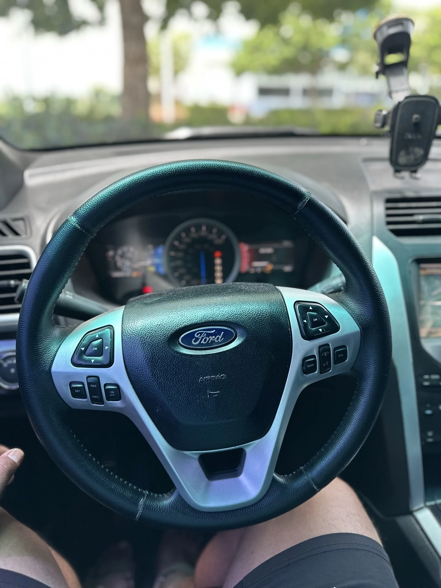 2011 Ford Explorer XLT — photo 13