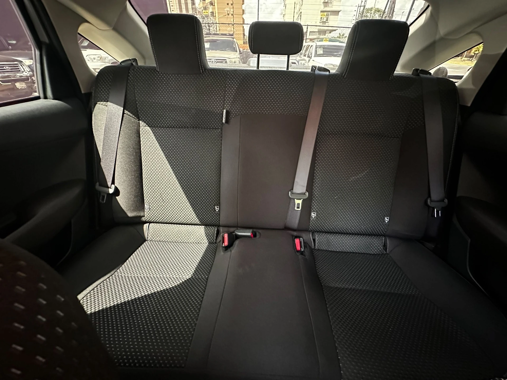 2026 Toyota Yaris Sedán E — photo 3