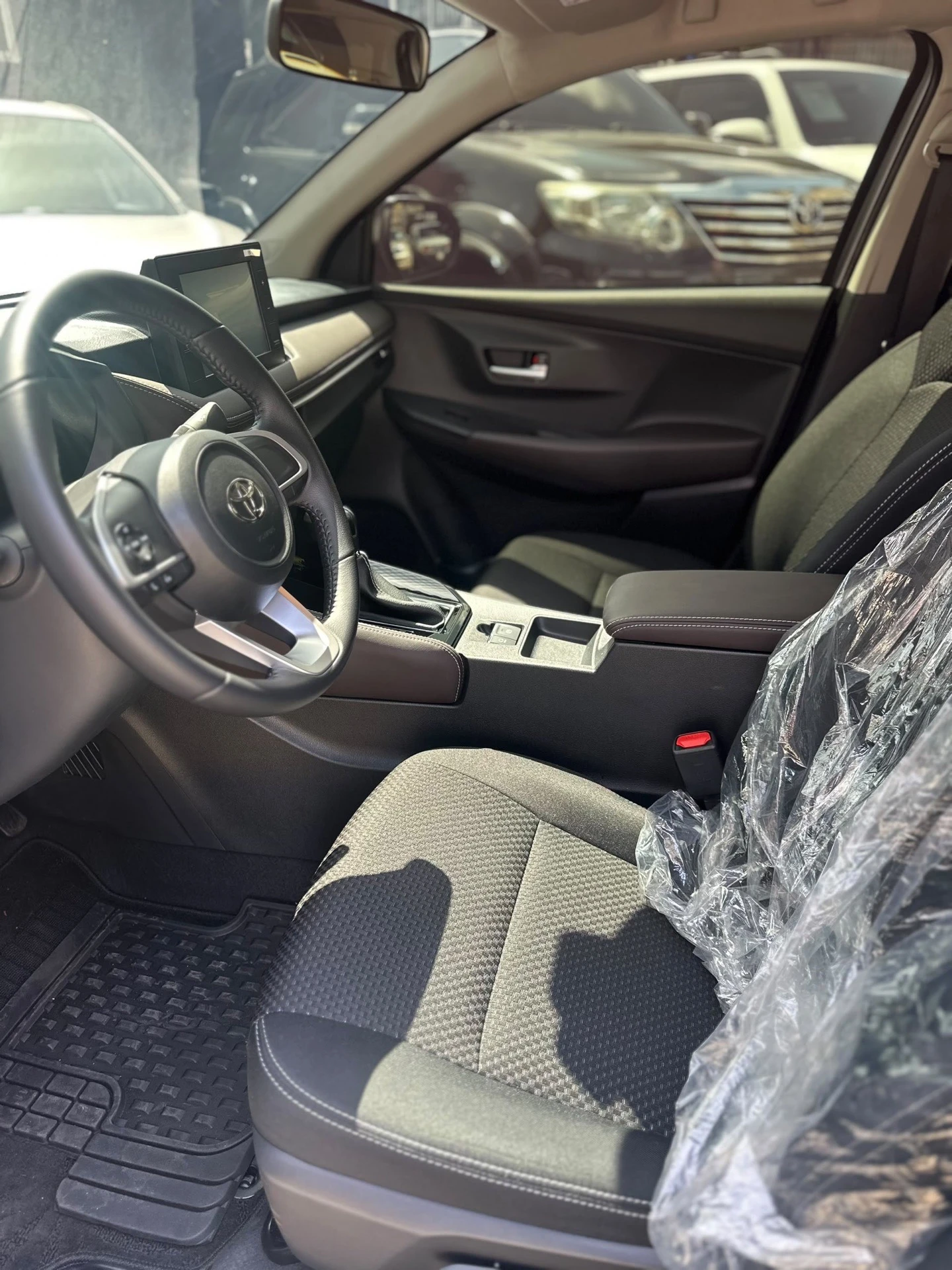 2026 Toyota Yaris Sedán E — photo 4