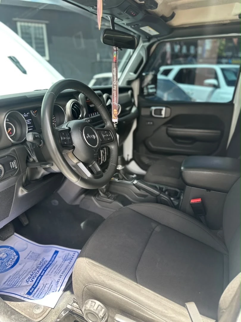 2023 Jeep Gladiator — photo 2