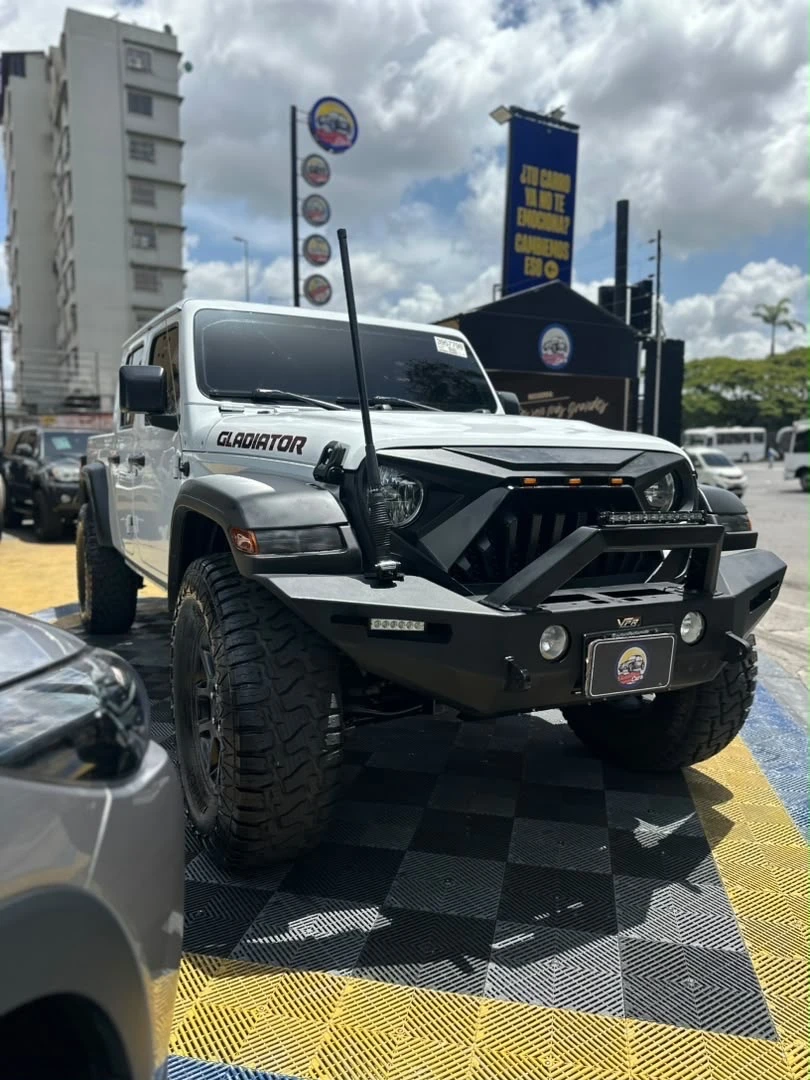 2023 Jeep Gladiator — photo 3