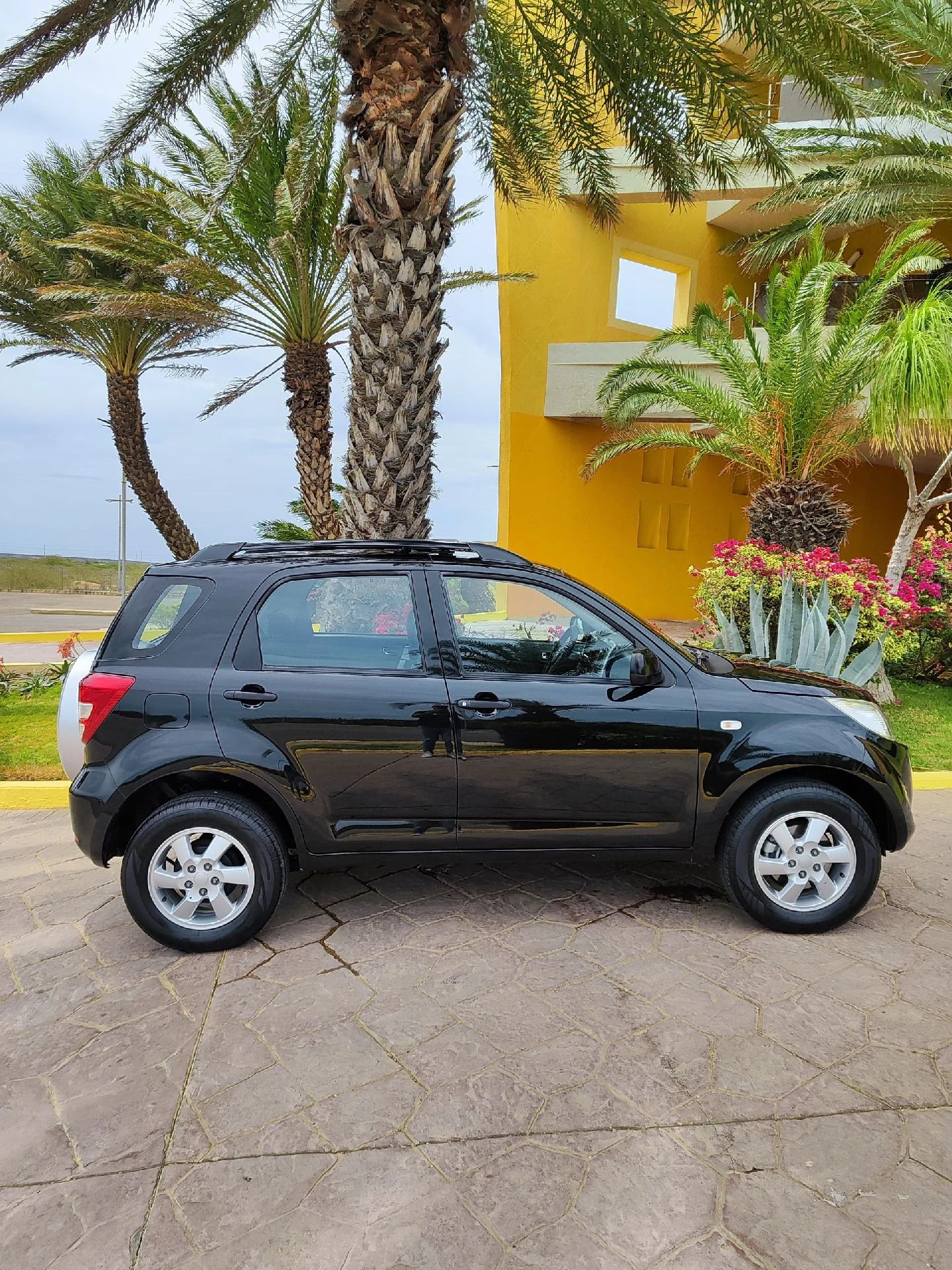 2013 Daihatsu Terios — photo 3