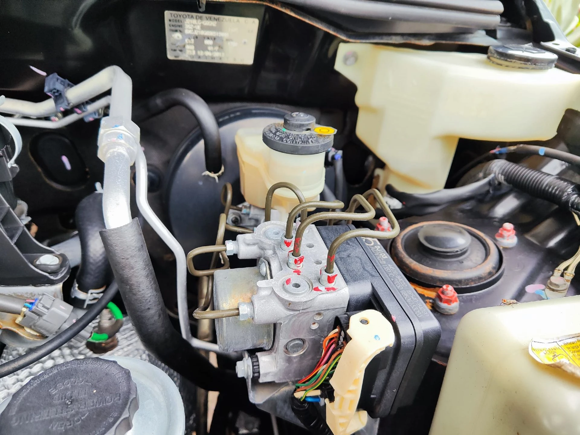 2013 Daihatsu Terios — photo 13