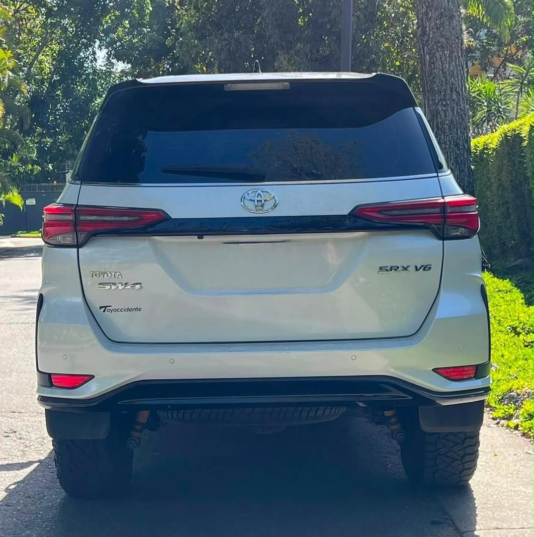 2025 Toyota Fortuner SRX V6 — photo 5