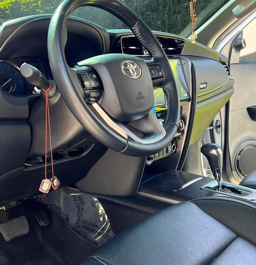 2025 Toyota Fortuner SRX V6 — photo 7