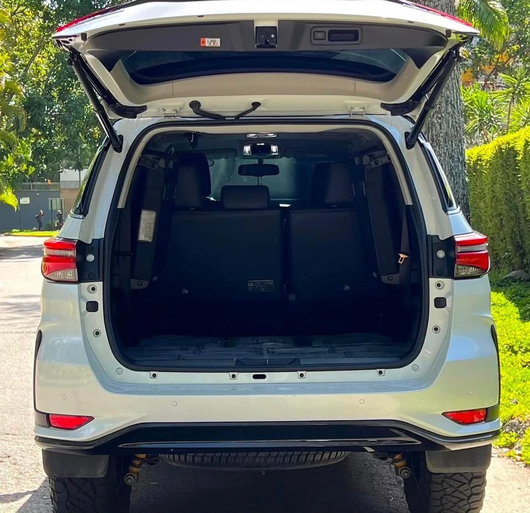 2025 Toyota Fortuner SRX V6 — photo 6
