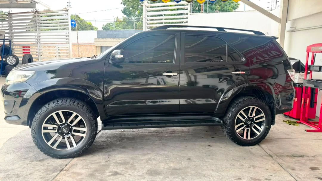 2015 Toyota Fortuner Sport Wagon — photo 3