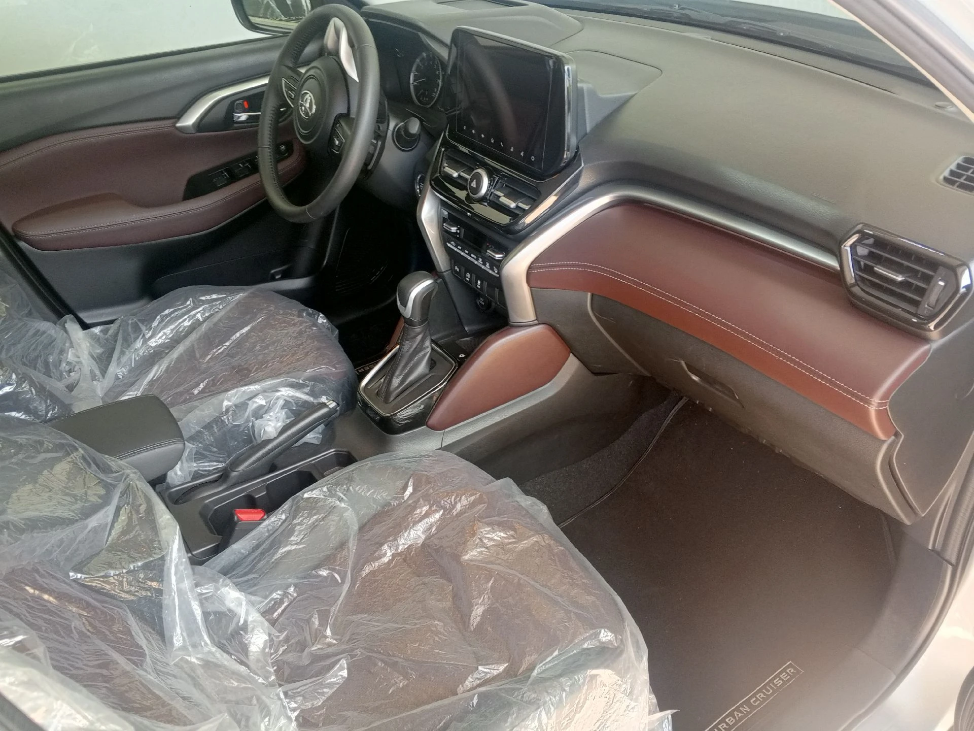 2025 Toyota Urban Cruiser SUV — photo 8