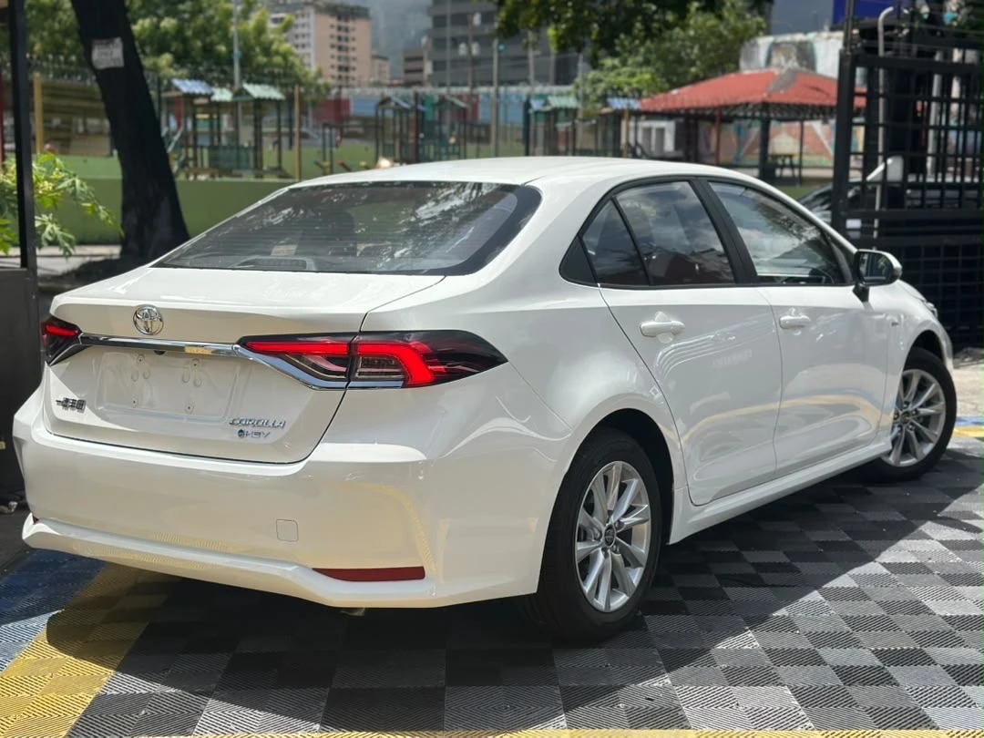 2025 Toyota Corolla 1.8 — photo 8