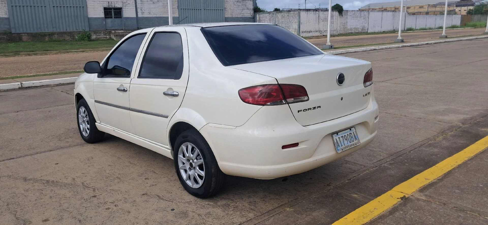2015 Dodge Forza LE — photo 3