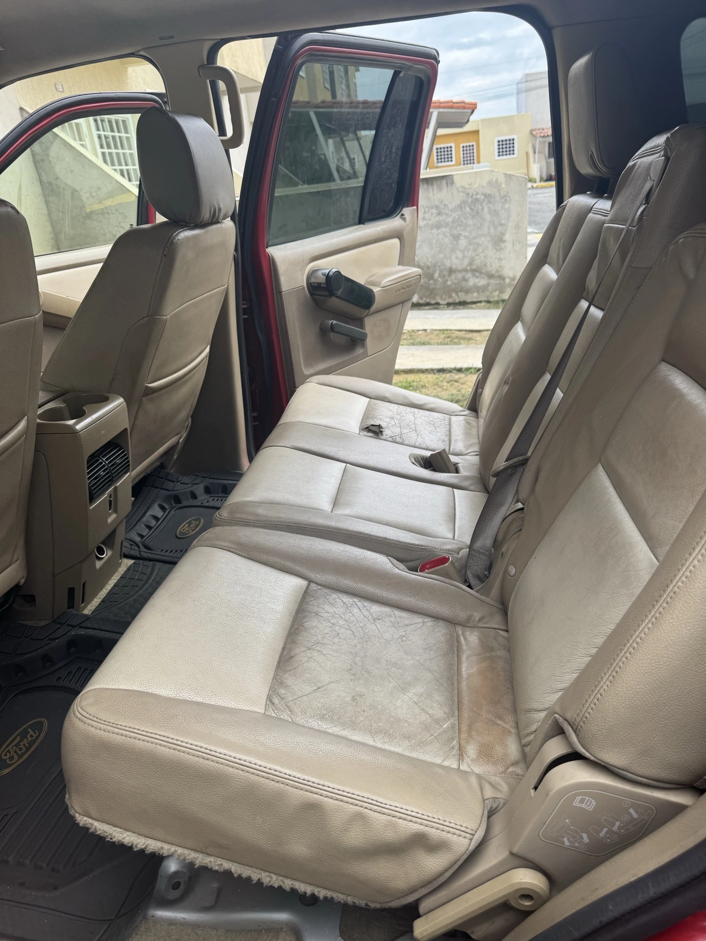 2009 Ford Explorer Eddie Bauer — photo 12