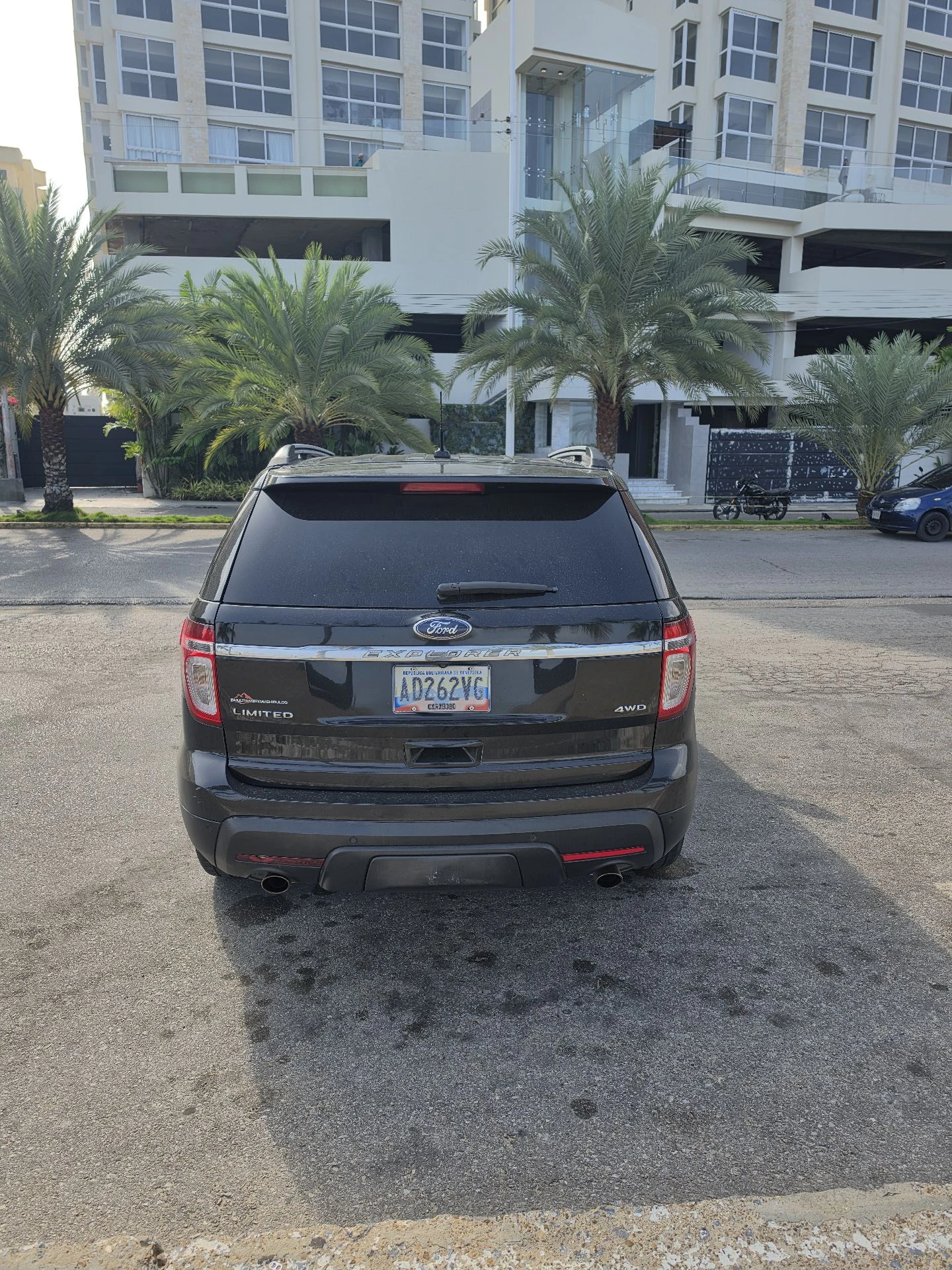 2012 Ford Explorer Limited — photo 2