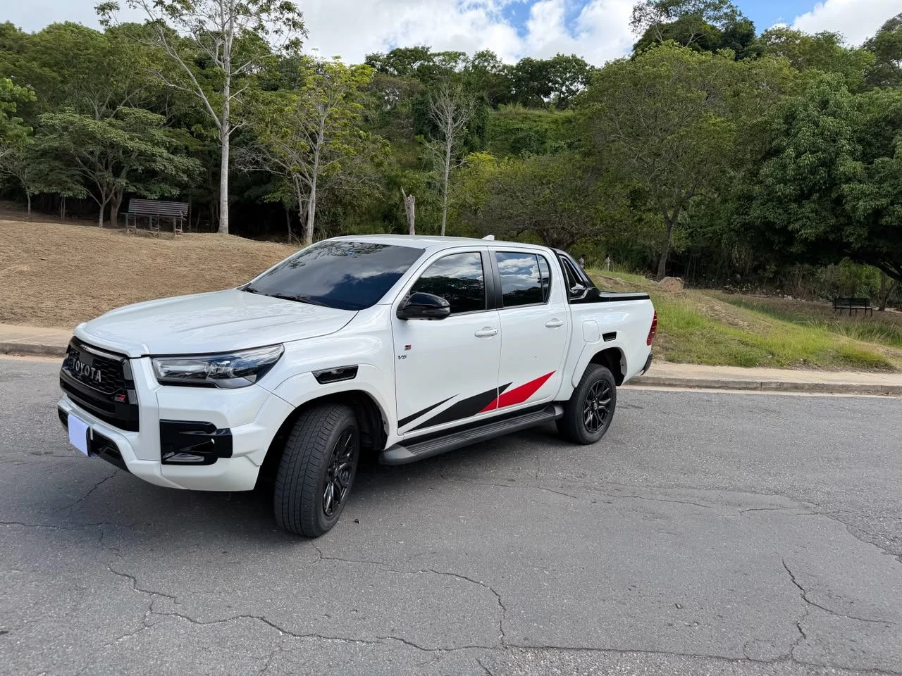 2022 Toyota Hilux XR — photo 2