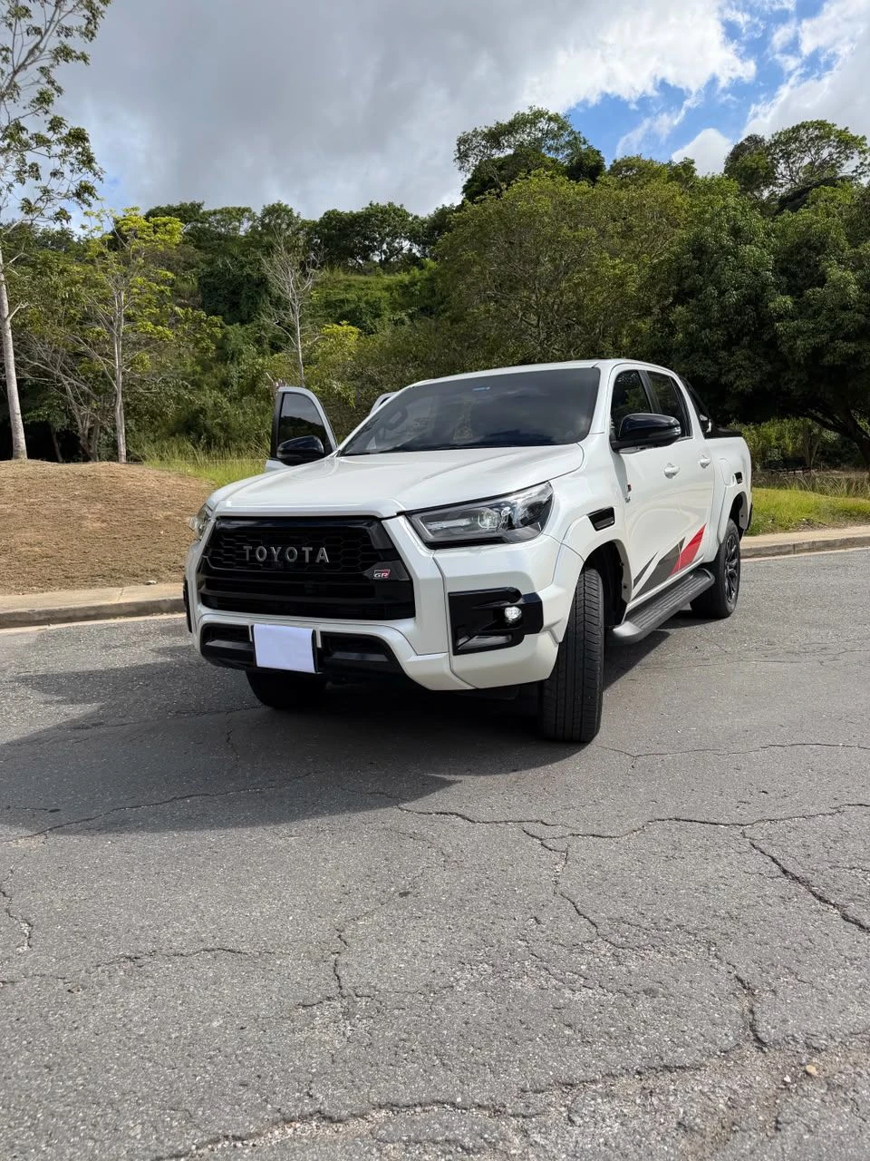 2022 Toyota Hilux XR — photo 4