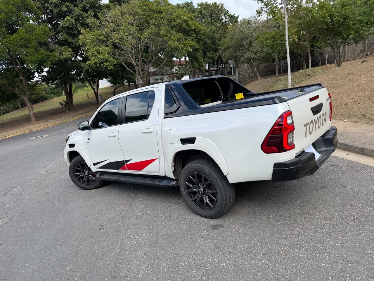 2022 Toyota Hilux XR — photo 9