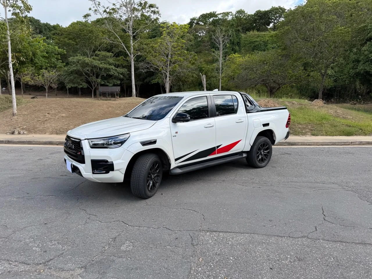 2022 Toyota Hilux XR — photo 10