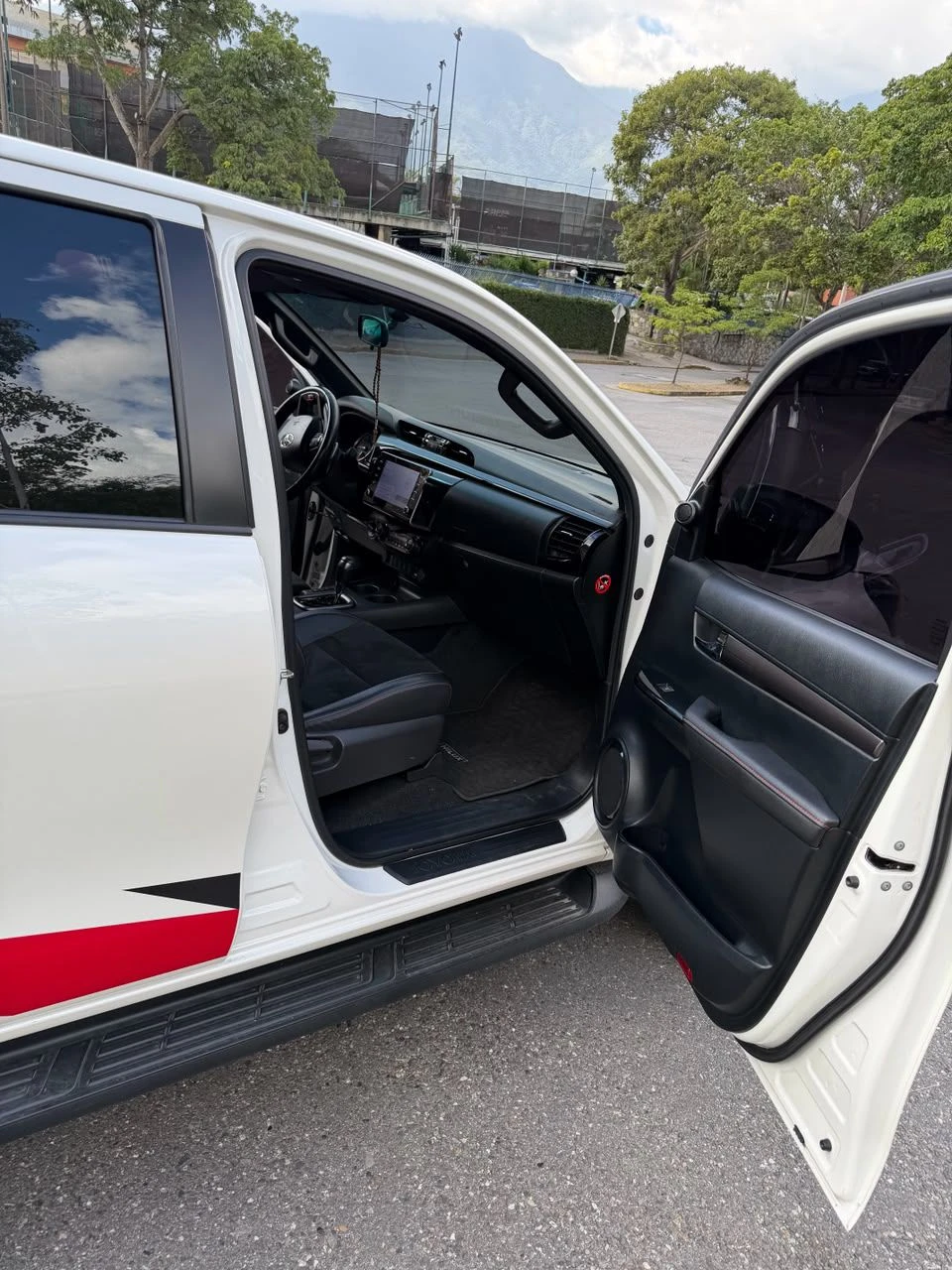 2022 Toyota Hilux XR — photo 19