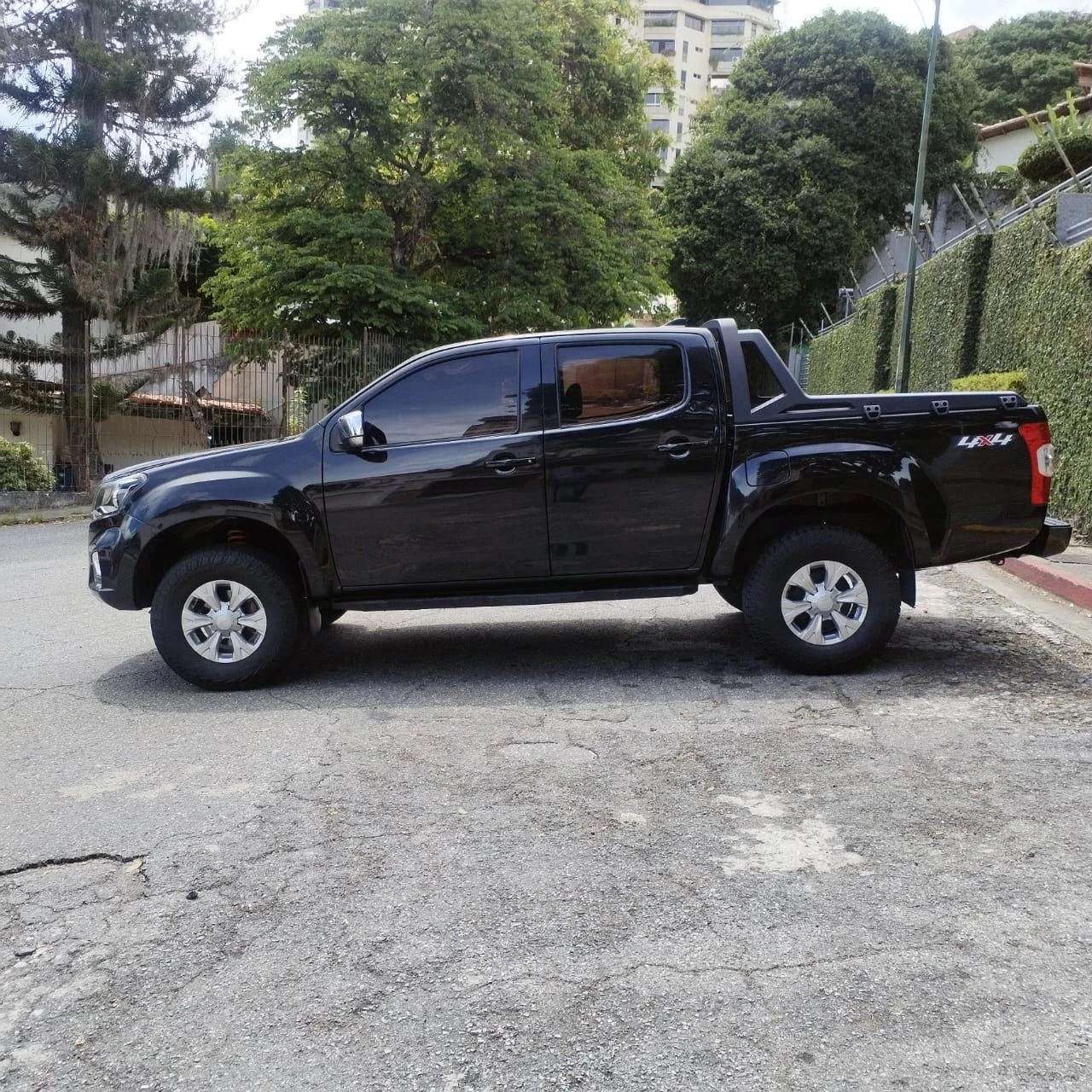 2024 Isuzu Pickup JIM REMAX 2024 — photo 2