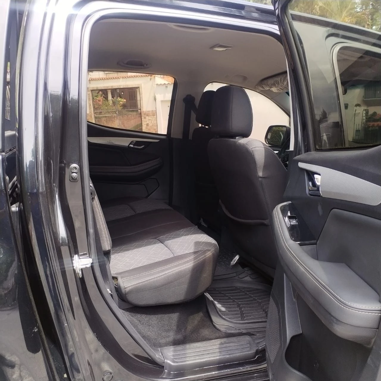 2024 Isuzu Pickup JIM REMAX 2024 — photo 9