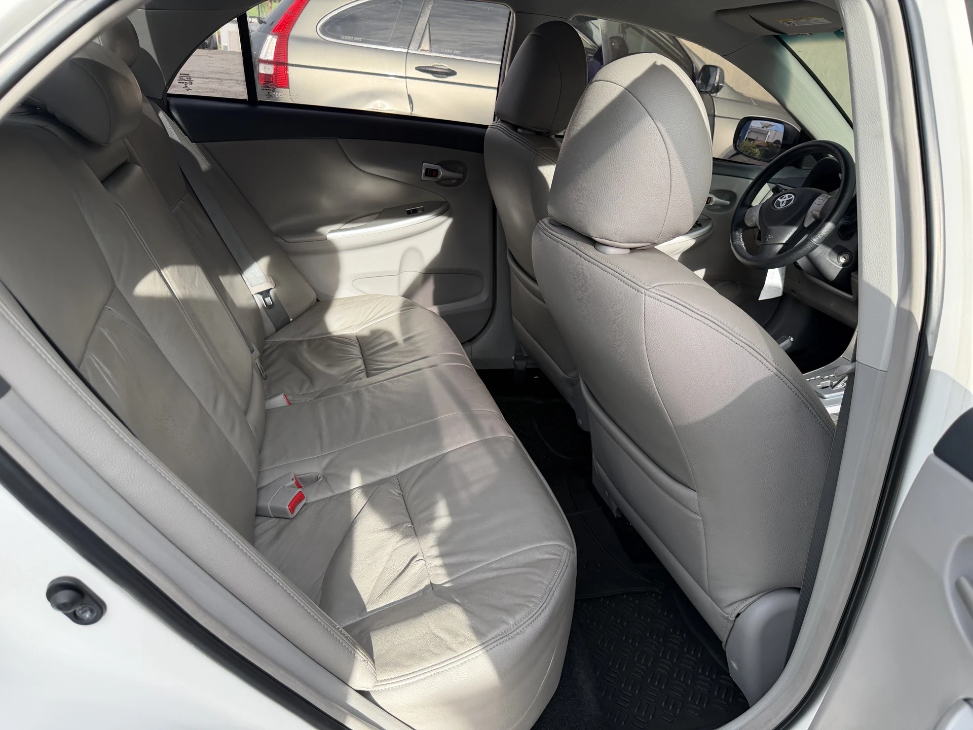 2013 Toyota Corolla GLI — photo 11