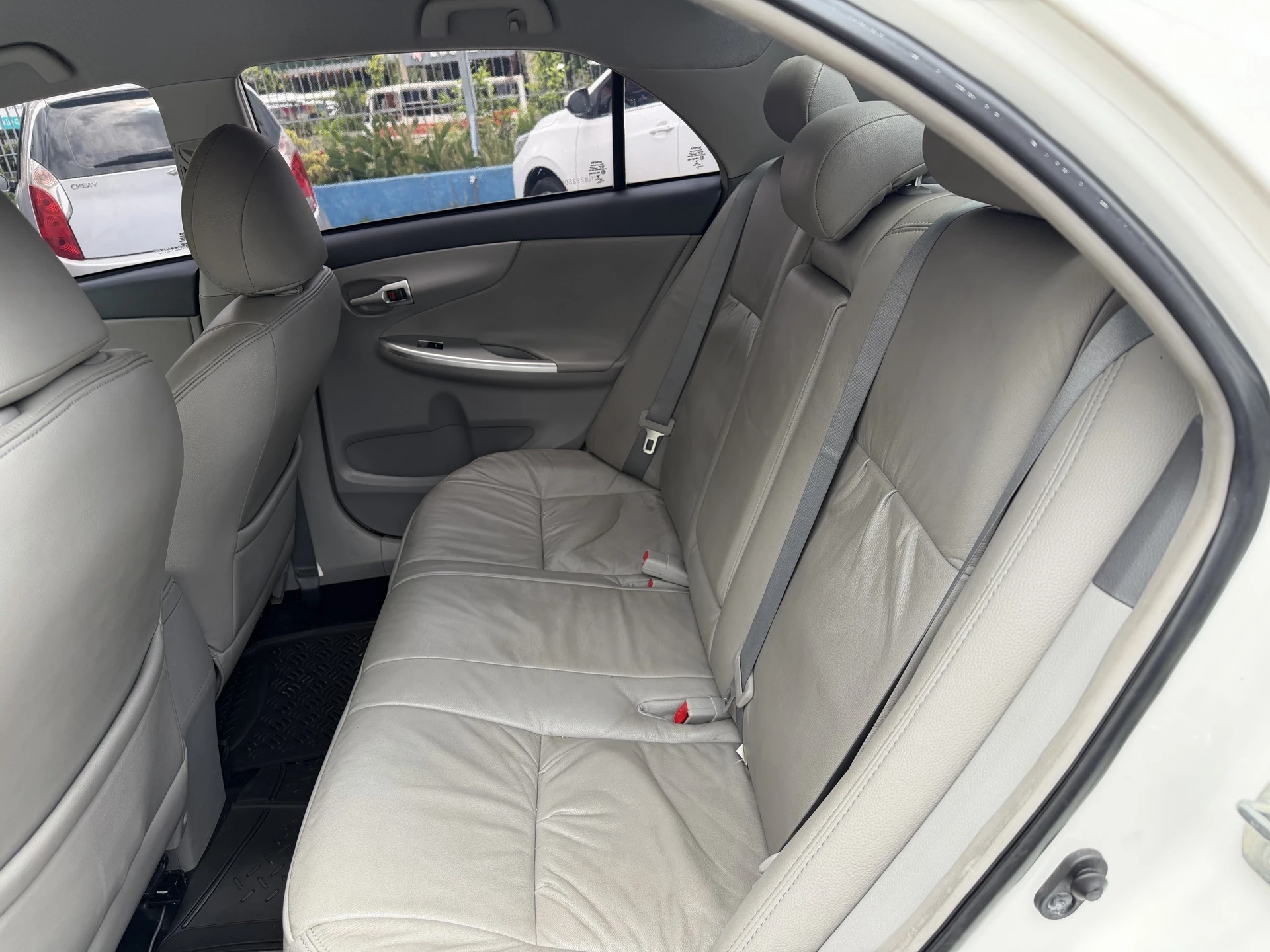 2013 Toyota Corolla GLI — photo 12