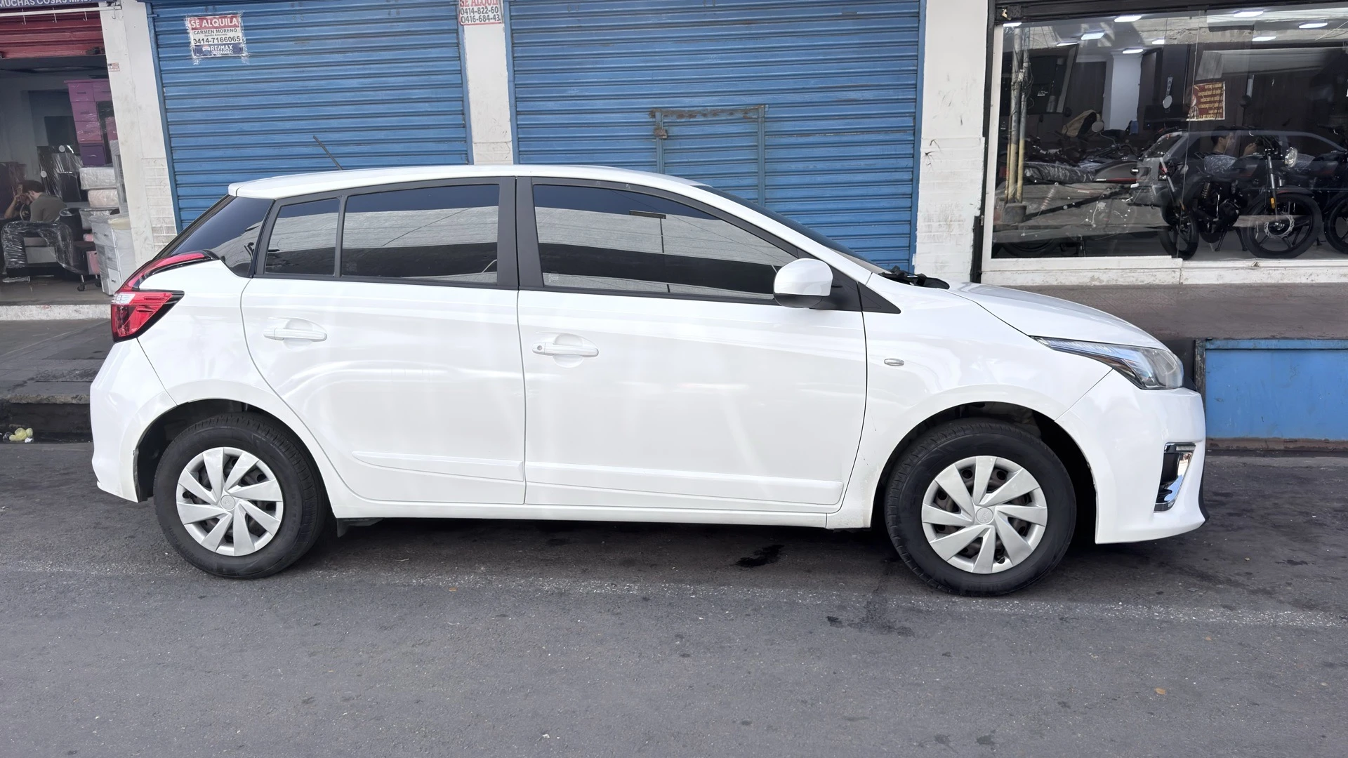 2016 Toyota Yaris Hatchback — photo 4