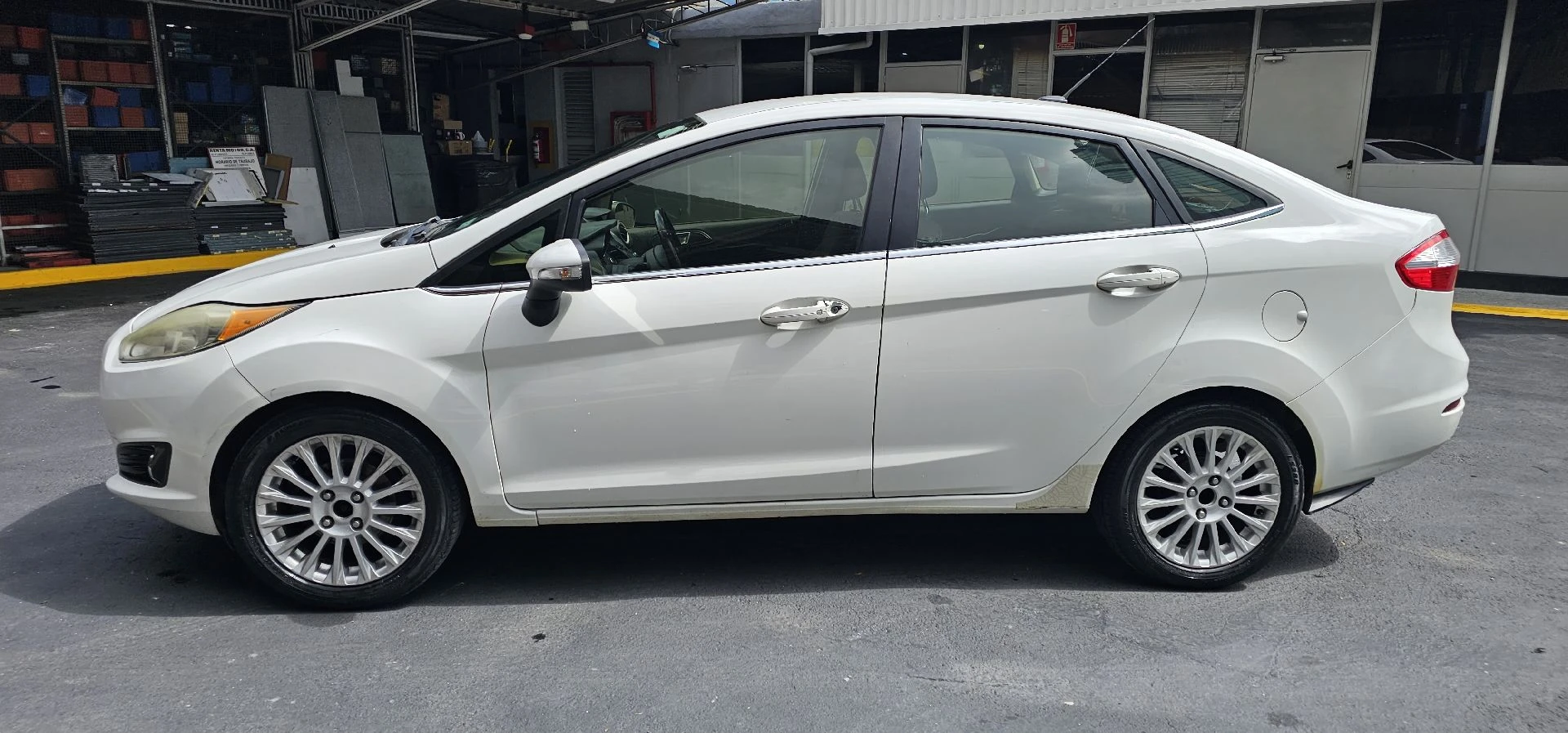 2016 Ford Fiesta Titanium — photo 2