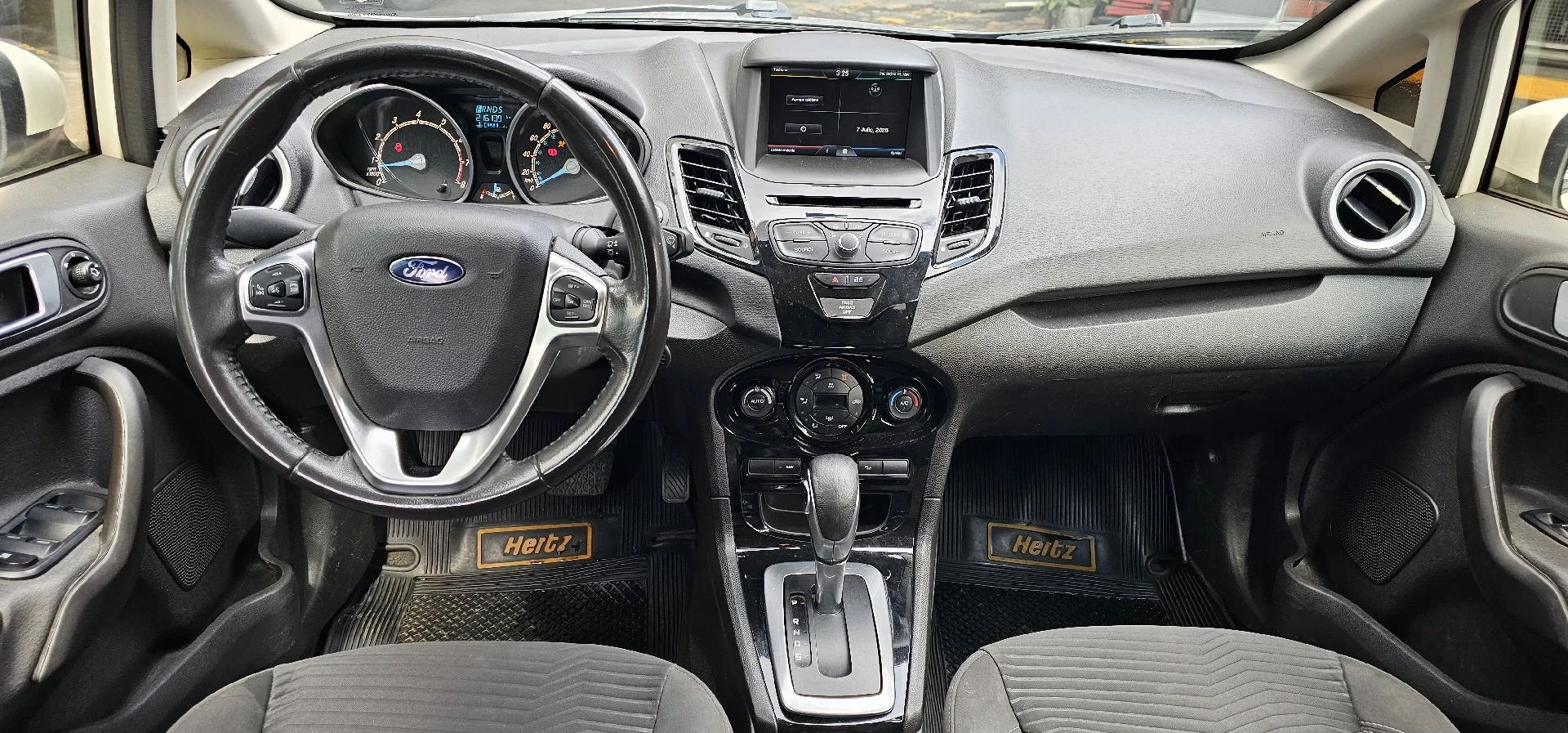 2016 Ford Fiesta Titanium — photo 10