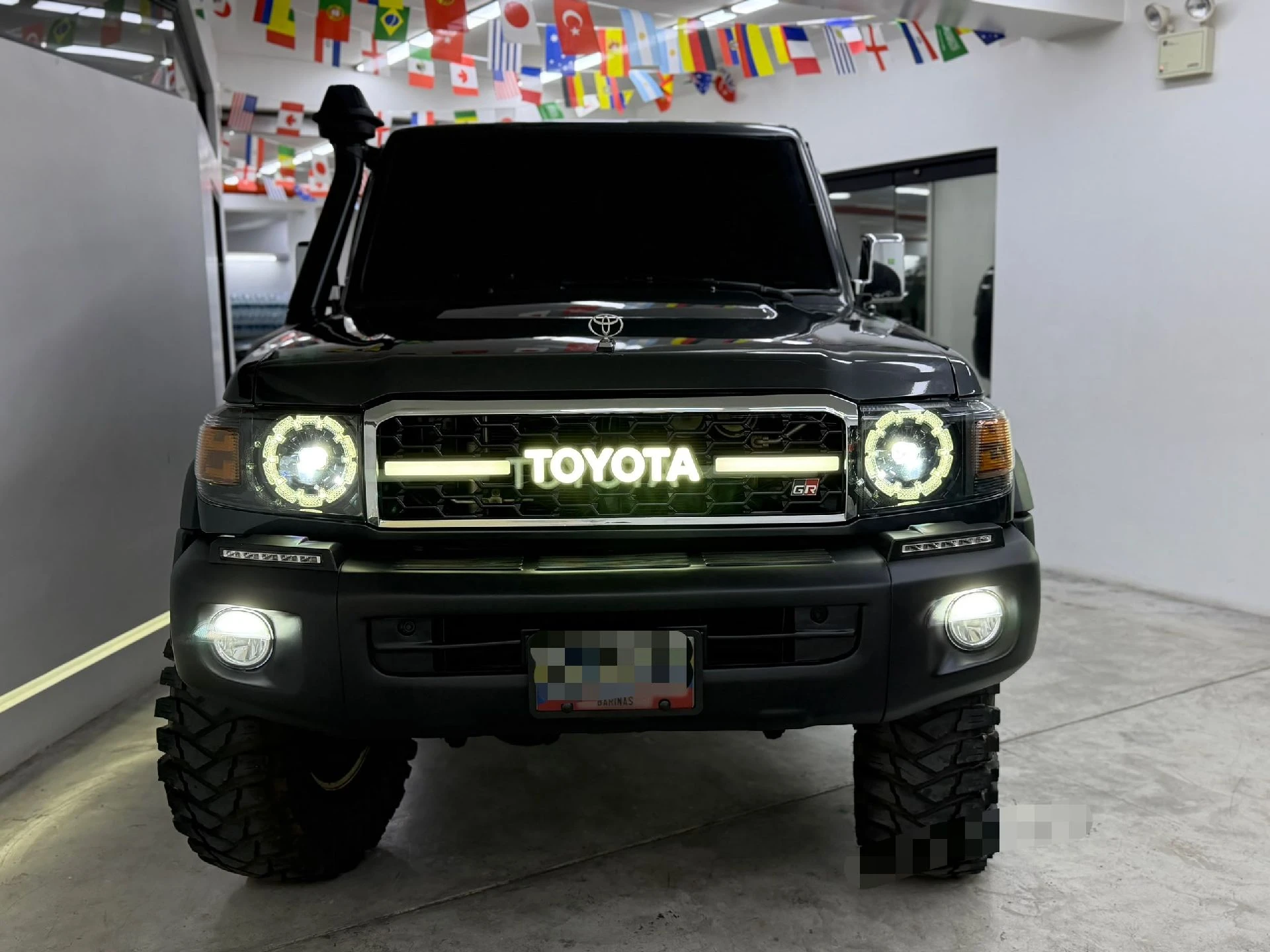 2015 Toyota Land Cruiser Serie 76 — photo 2