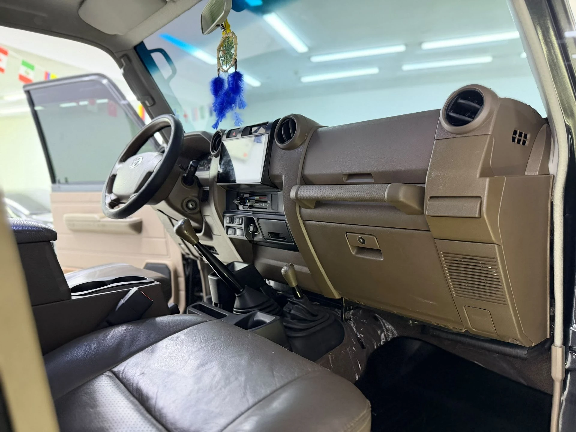 2015 Toyota Land Cruiser Serie 76 — photo 6